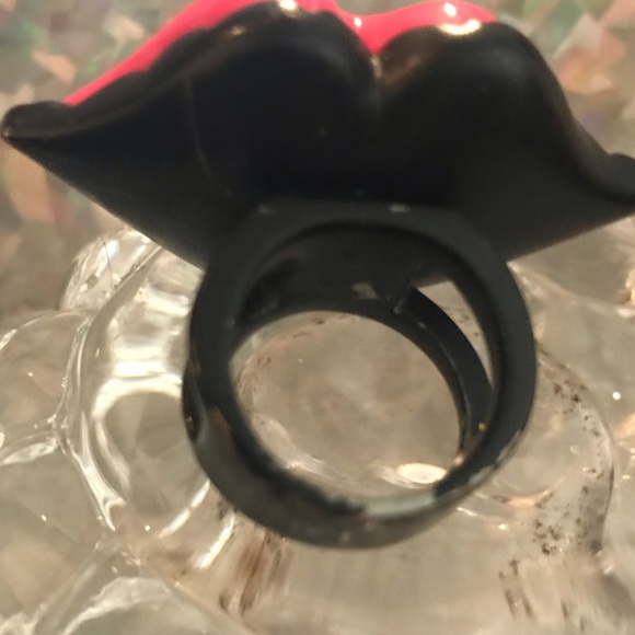 Betsey Johnson Marilyn pink black lip kiss ring rhinestone crystal vintage R5